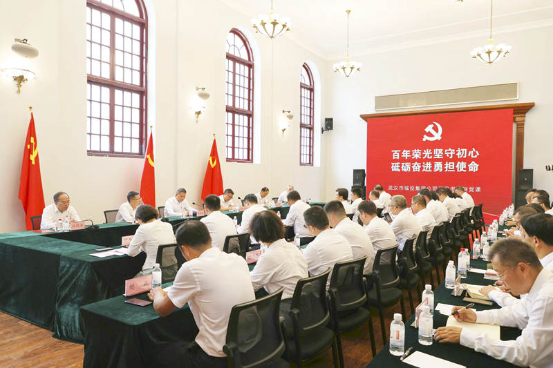 2023年7月1日，市城投集團公司黨委開展“七一”主題黨日活動，集團公司黨委書記、董事長余新民現(xiàn)場講授黨課。.jpg